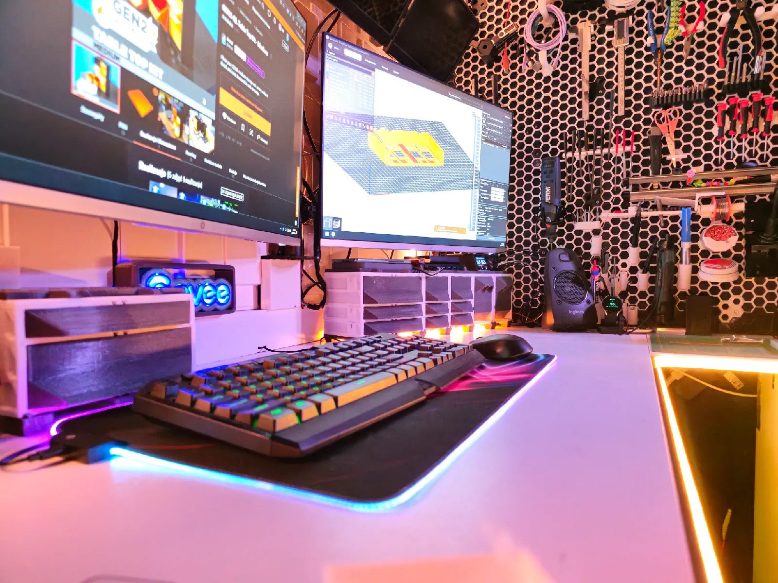Workshop desk setup - community build by TXT-Tlusty