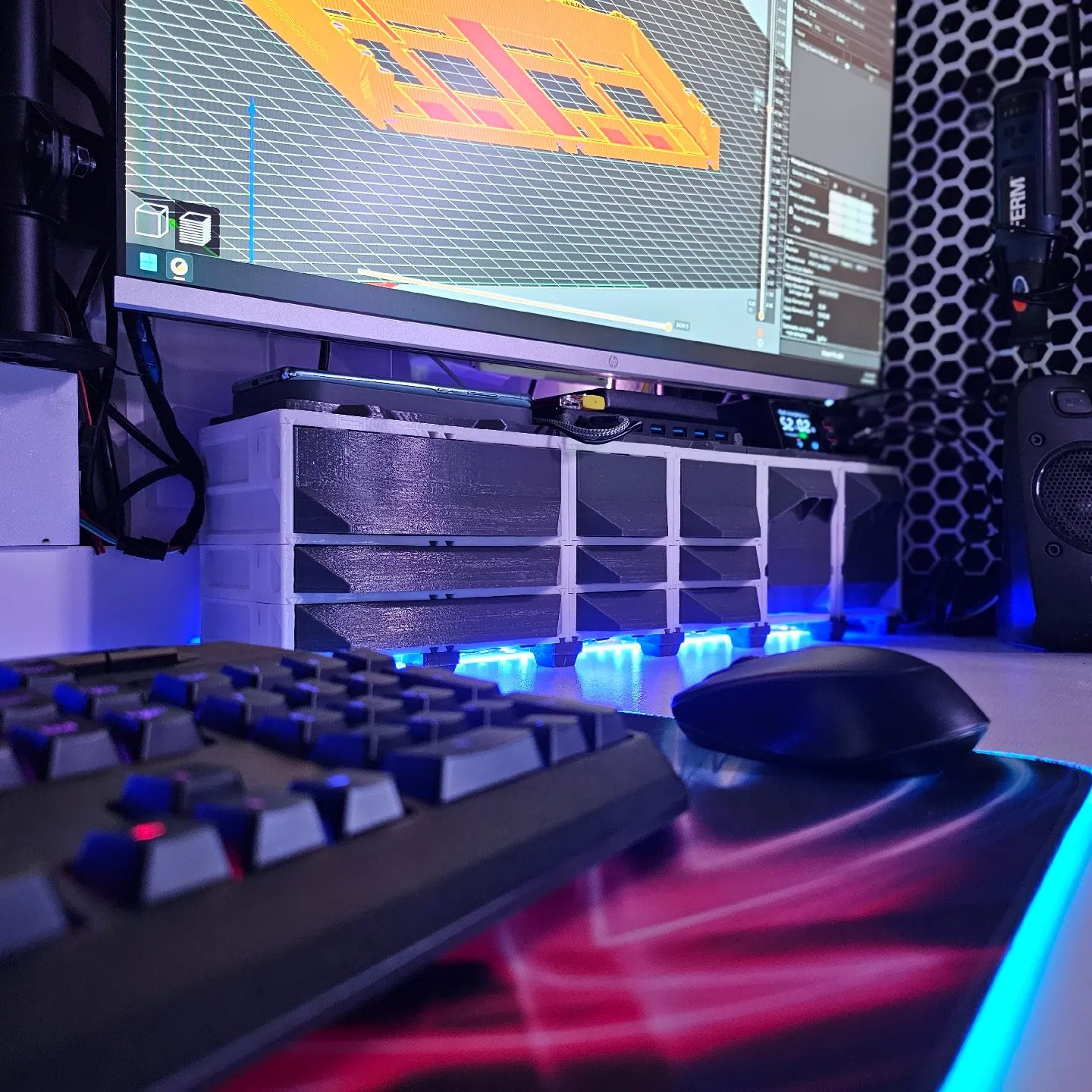 Desk battlestation storage - community build by TXT-Tlusty